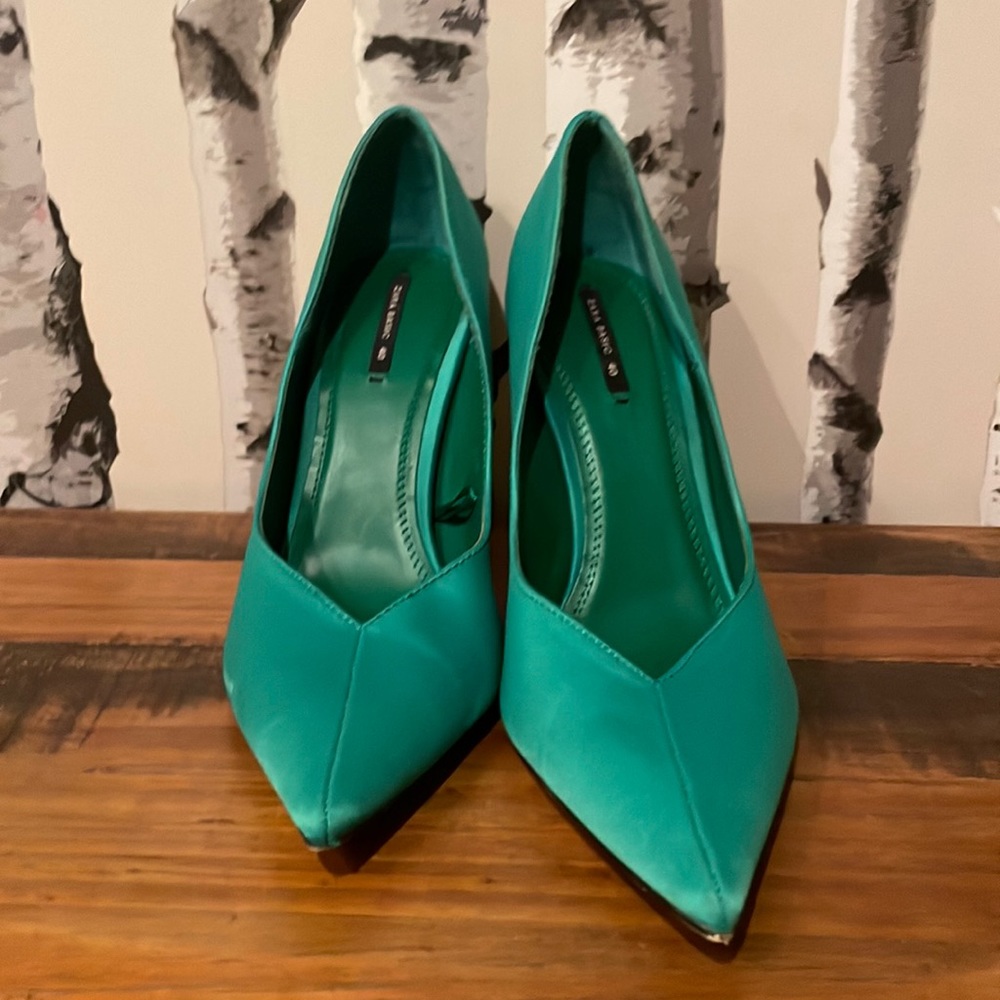 Zara Green V cut stilettos fabric Size 9